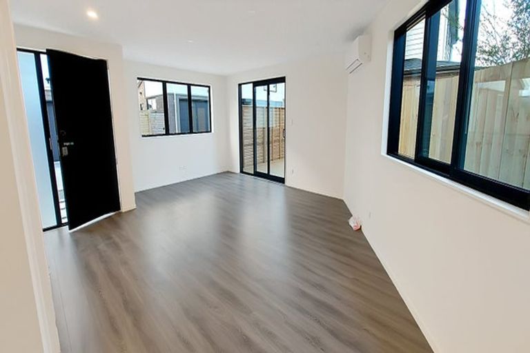 Photo of property in 20c Mackenzie Street, Te Atatu South, Auckland, 0610