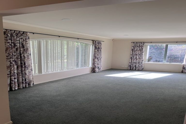 Photo of property in 3 Russett Grove, Henderson, Auckland, 0612