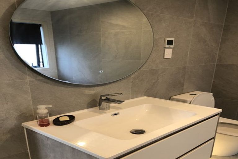 Photo of property in 15 Pohewa Road, Silverdale, 0932