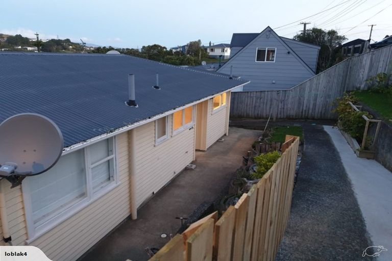 Photo of property in 111 Ruskin Road, Newlands, Wellington, 6037