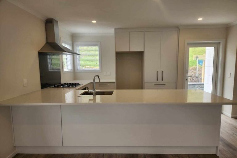 Photo of property in 115a Queen Charlotte Drive, Aotea, Porirua, 5024