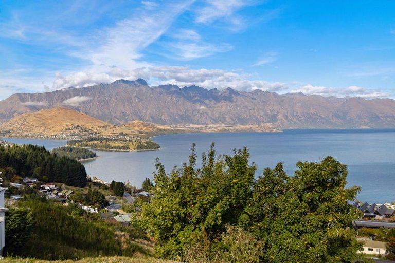 Photo of property in 3 Von Place, Fernhill, Queenstown, 9300