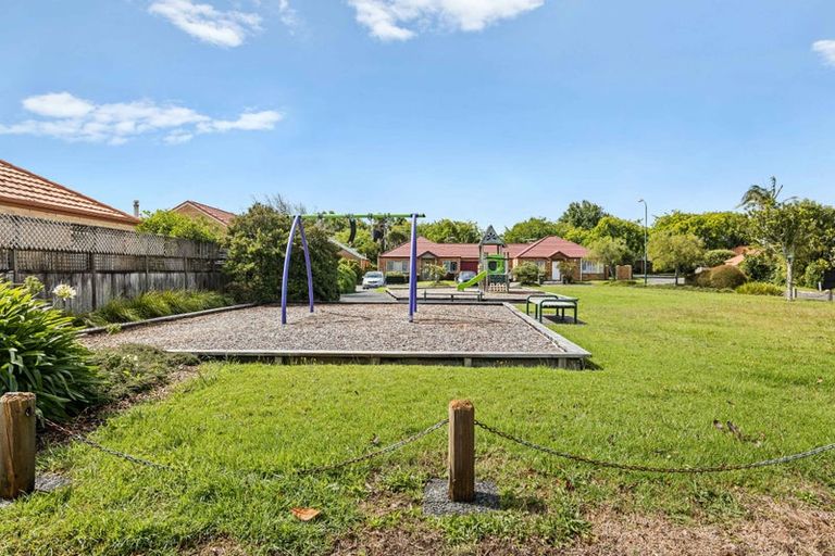 Photo of property in 1 Dunbarton Drive, Ranui, Auckland, 0612