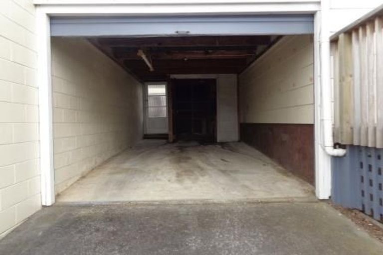 Photo of property in 1/3 Flagstaff Place, Massey, Auckland, 0614