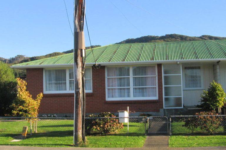 Photo of property in 2/9 Konini, Wainuiomata, Lower Hutt, 5014