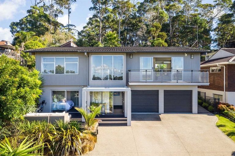 Photo of property in 42 Ravenwood Drive, Forrest Hill, Auckland, 0620