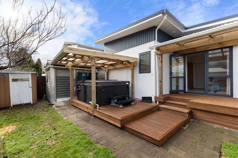 Photo of property in 43 Brightwater Crescent, Totara Park, Upper Hutt, 5018