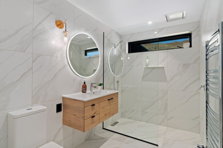 Photo of property in 15 Little Alpha Loop, Wanaka, 9305