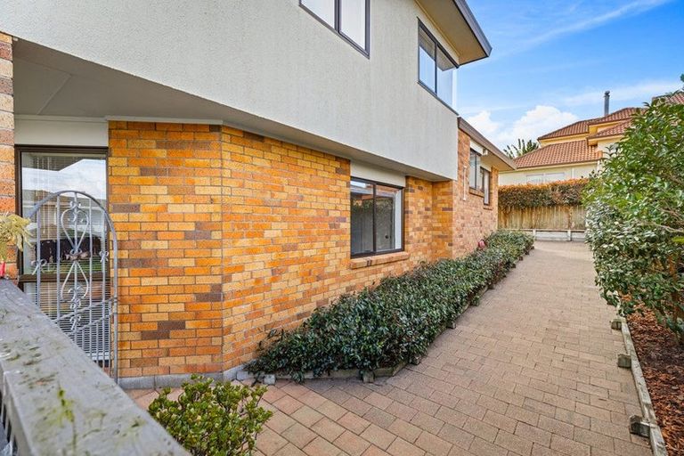 Photo of property in 2/1 Bluefin Way, West Harbour, Auckland, 0618