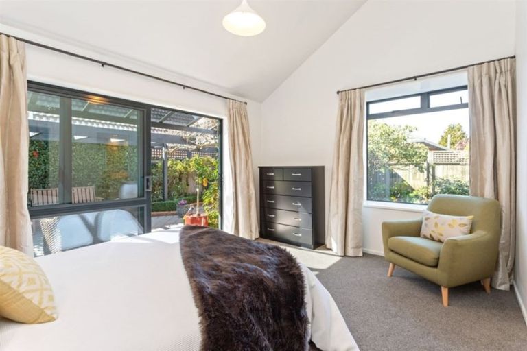 Photo of property in 11 Cricklewood Place, Avonhead, Christchurch, 8042