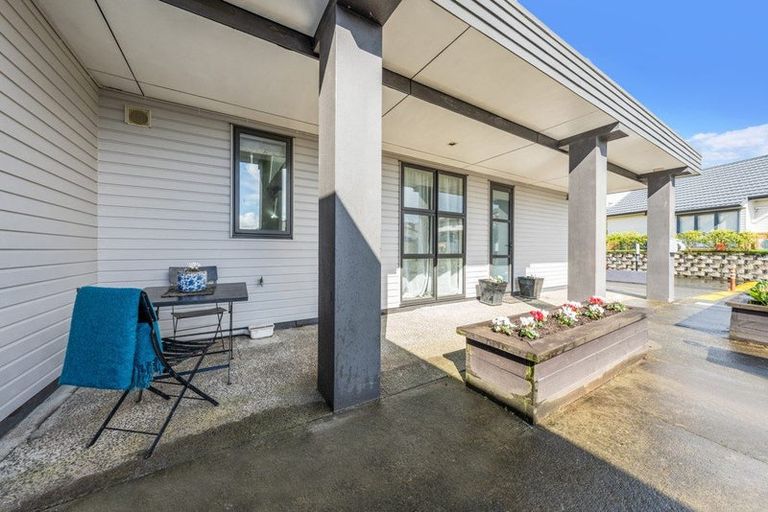Photo of property in 1/176 Mcleod Road, Te Atatu South, Auckland, 0610