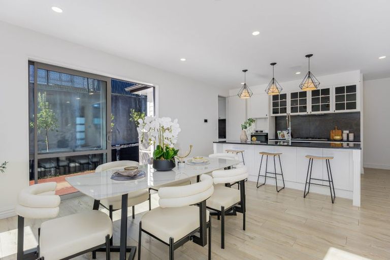 Photo of property in 10 Ian Gordon Lane, Orewa, 0931