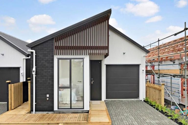 Photo of property in 34 Paretao Street, Massey, 0614