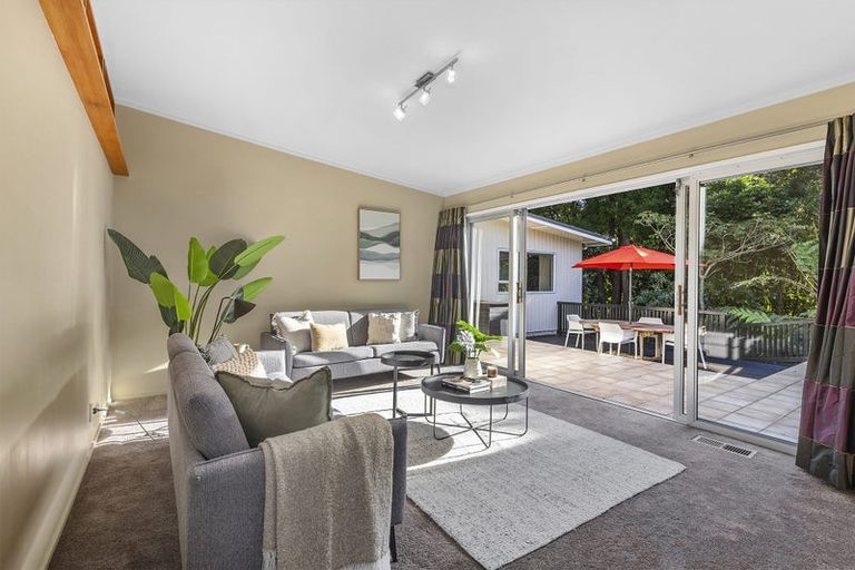 Photo of property in 100 Larsen Crescent, Tawa, Wellington, 5028