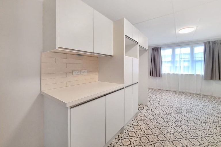 Photo of property in 41 Bird Grove, Stokes Valley, Lower Hutt, 5019