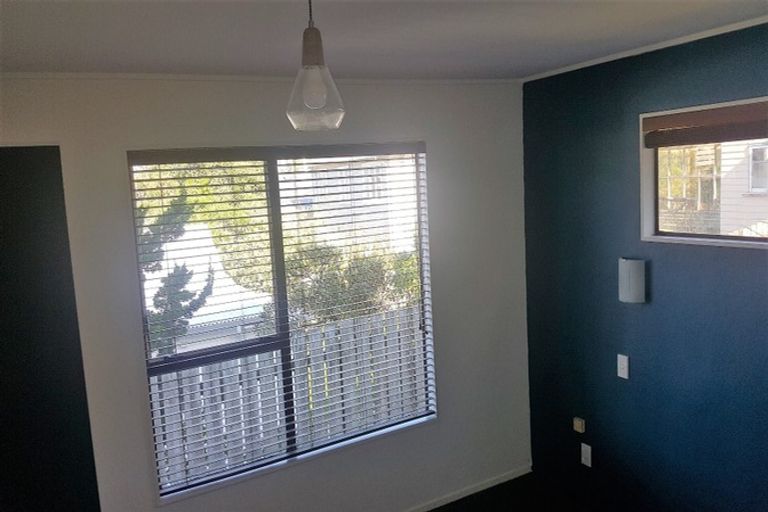 Photo of property in 98a Maupuia Road, Maupuia, Wellington, 6022