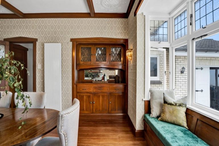 Photo of property in 10 Mangorei Road, Strandon, New Plymouth, 4312