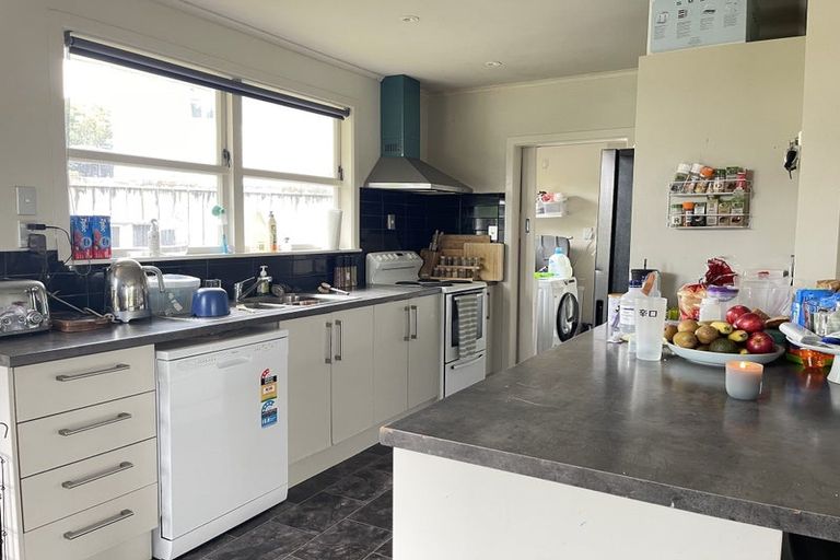 Photo of property in 13 James Street, Glenfield, Auckland, 0629