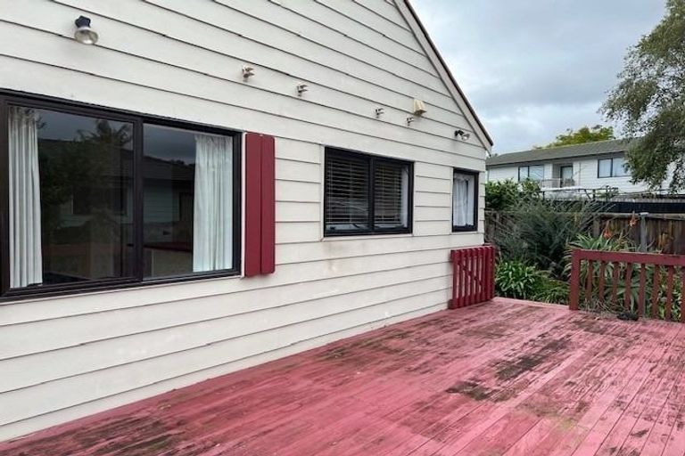 Photo of property in 32 Hassan Drive, Massey, Auckland, 0614