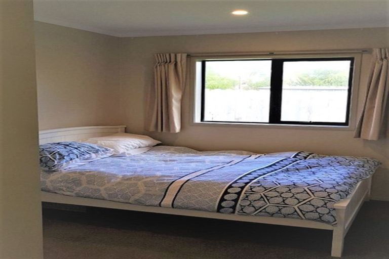 Photo of property in 19 Saltwood Street, Red Beach, 0932