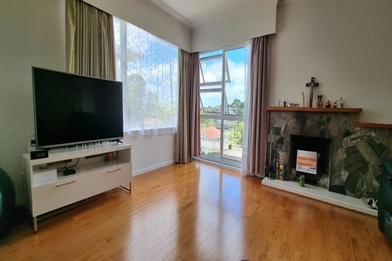 Photo of property in 44 Compton Street, Hillcrest, Auckland, 0627