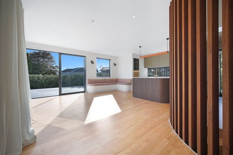 Photo of property in 36 Rewarewa Road, Te Atatu Peninsula, Auckland, 0610