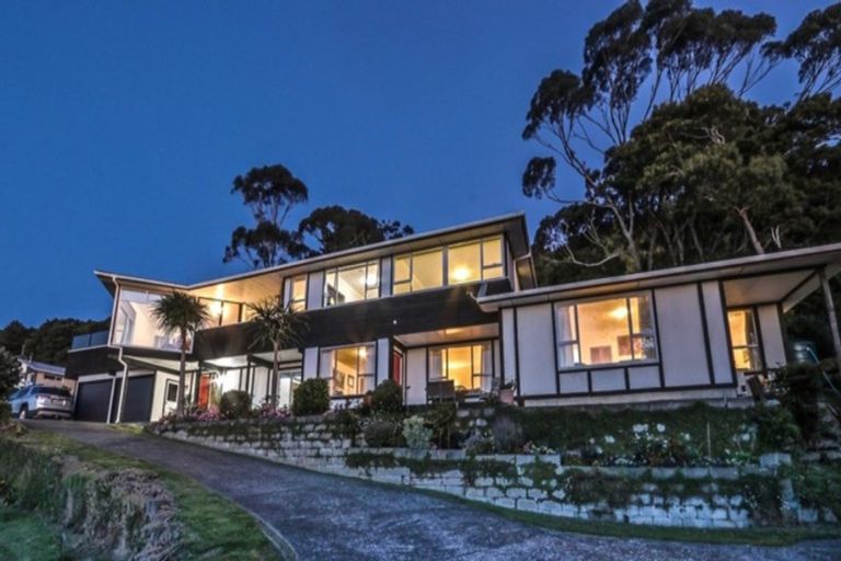 Photo of property in 55 Kakariki Grove, Waikanae, 5036