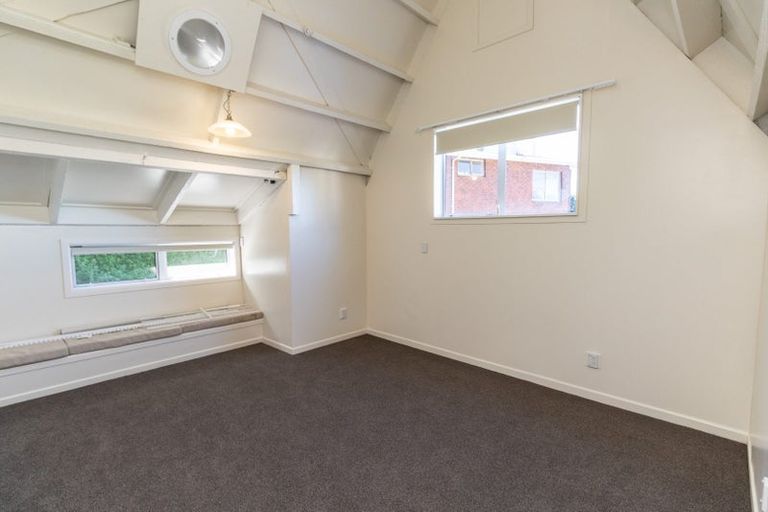Photo of property in 136 Raroa Road, Aro Valley, Wellington, 6012