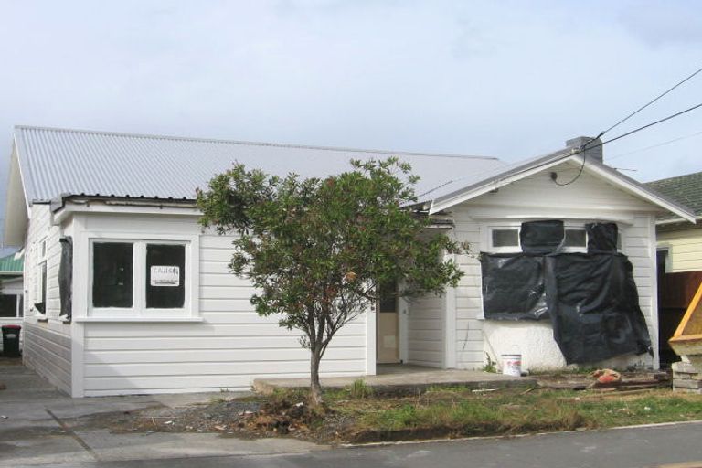Photo of property in 36 Palm Avenue, Lyall Bay, Wellington, 6022