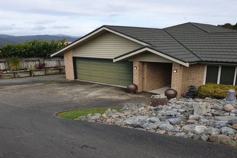 Photo of property in 19a Betty Watt Grove, Riverstone Terraces, Upper Hutt, 5018