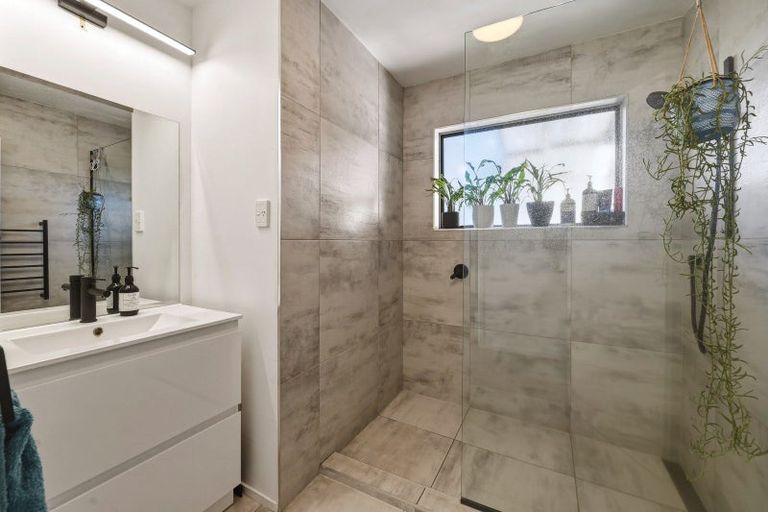Photo of property in 11 Browning Crescent, Owhata, Rotorua, 3010