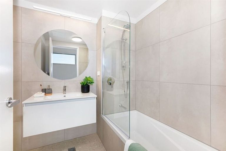 Photo of property in 149u1 Onepu Road, Lyall Bay, Wellington, 6022