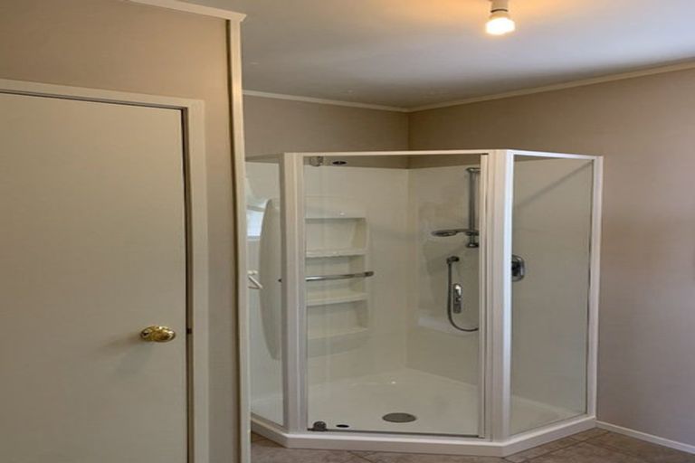 Photo of property in 1/47 Hogans Road, Glenfield, Auckland, 0629