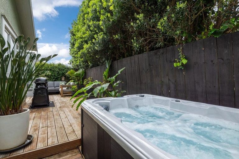 Photo of property in 1c Rutherford Street, Belmont, Auckland, 0622