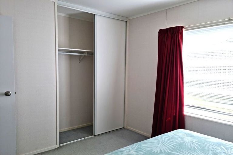 Photo of property in 14 Lanier Place, Glendene, Auckland, 0602