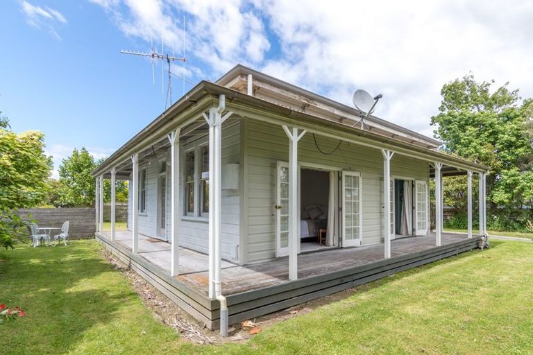 Photo of property in 31 Dunk Place, Milson, Palmerston North, 4414