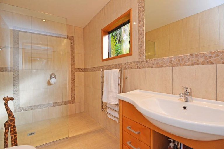 Photo of property in 248 Shaw Road, Titirangi, Auckland, 0604