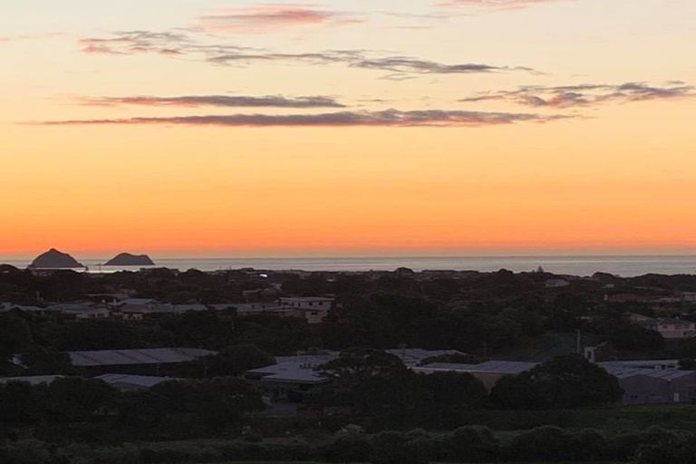Photo of property in 82 Queens Road, Glen Avon, New Plymouth, 4312