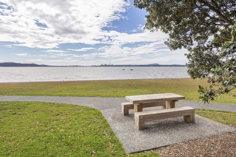 Photo of property in 3/17 Harbour View Road, Te Atatu Peninsula, Auckland, 0610