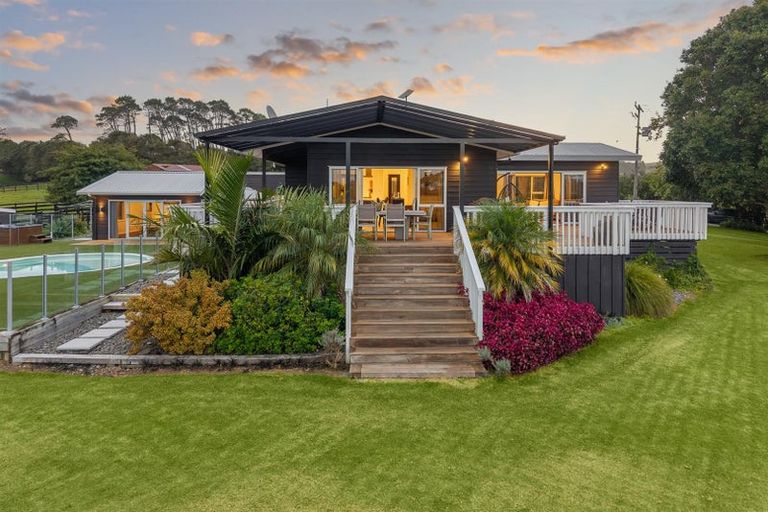 Photo of property in 145 Hanham Road, Kumeu, 0891