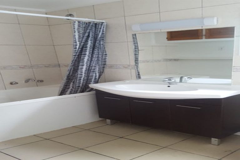 Photo of property in 110 Lauderdale Road, Birkdale, Auckland, 0626