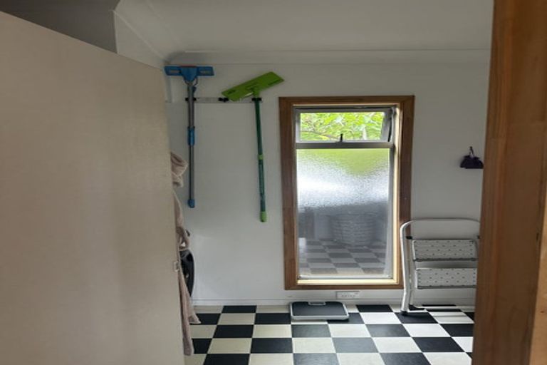 Photo of property in 12 Memorial Park Avenue, Haumoana, 4102