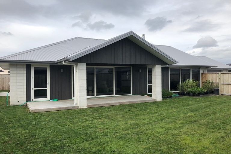 Photo of property in 33 Kahuparere Crescent, Pyes Pa, Tauranga, 3112