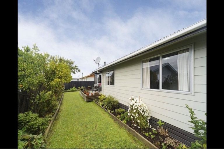 Photo of property in 35 Peter Hall Drive, Kelvin Grove, Palmerston North, 4414