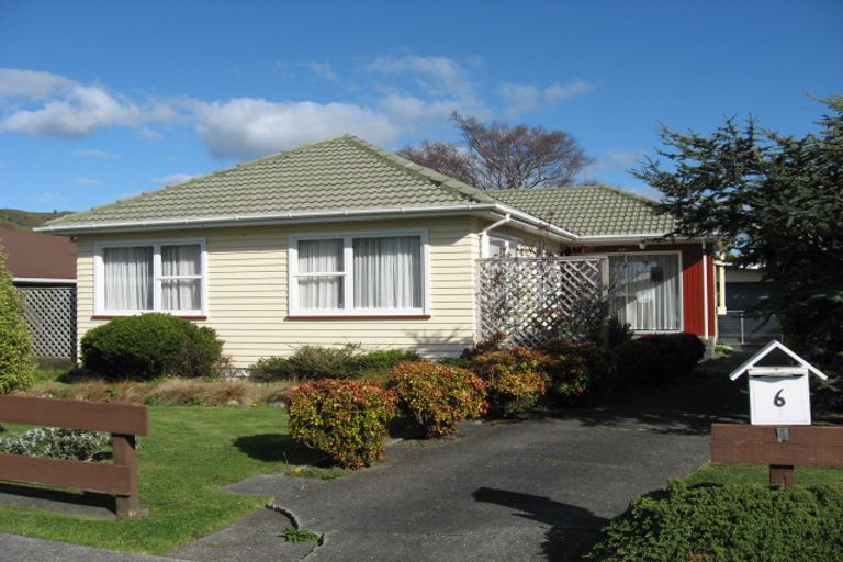 Photo of property in 6 Matthews Road, Wainuiomata, Lower Hutt, 5014