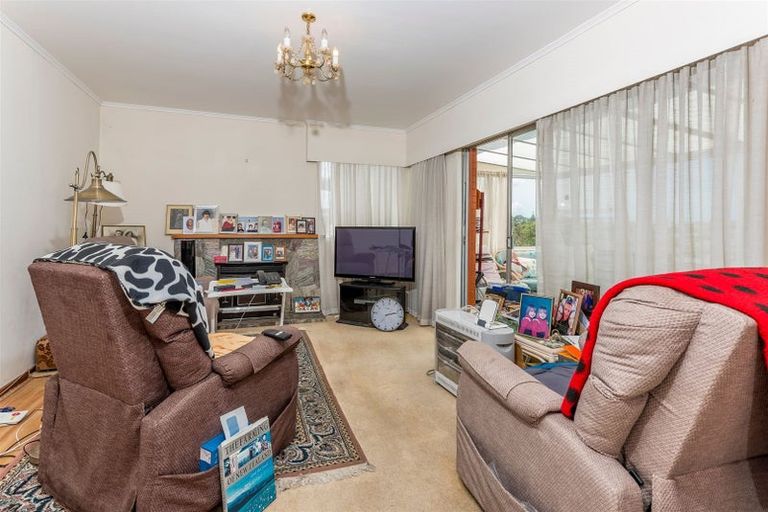 Photo of property in 9 Mcclintock Road, Massey, Auckland, 0614
