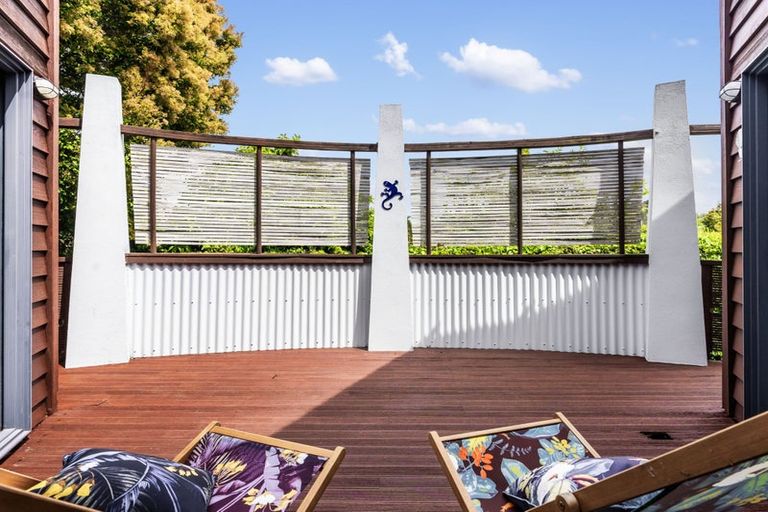 Photo of property in 9 Ginders Drive, Massey, Auckland, 0614