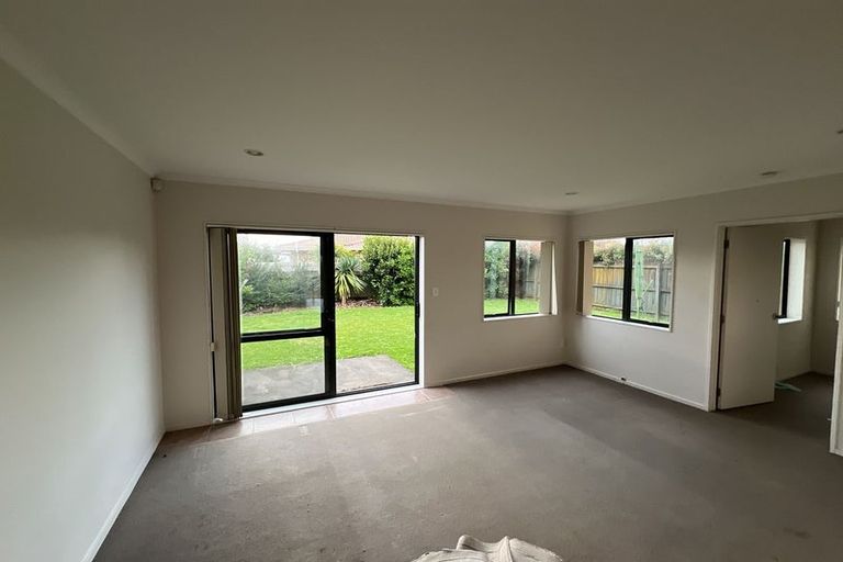 Photo of property in 77 Naylors Drive, Mangere, Auckland, 2022