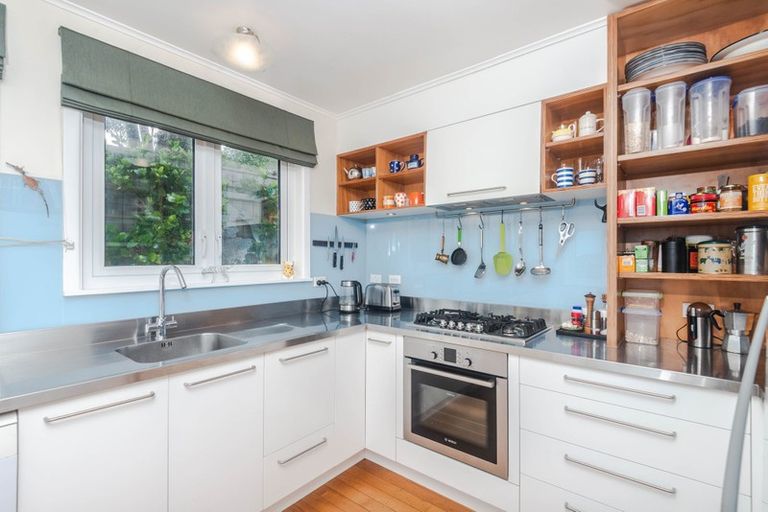 Photo of property in 9 Ruskin Road, Newlands, Wellington, 6037