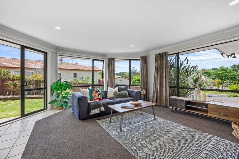 Photo of property in 38 Cabeleigh Drive, Helensville, 0800